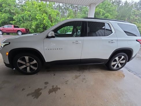 Used 2022 Chevrolet Traverse LT w/ LT Premium Package FWD image 1