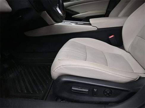 Used 2019 Honda Accord Touring image 19