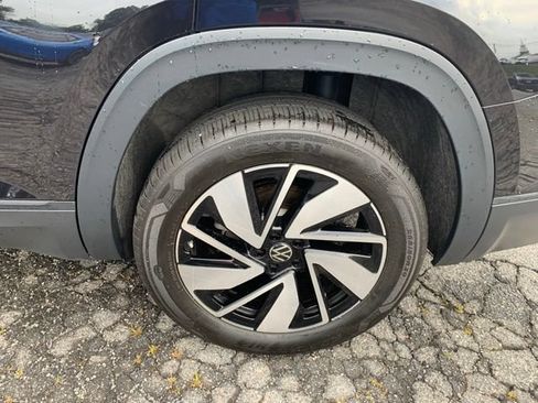 Used 2025 Volkswagen Atlas SE FWD image 38