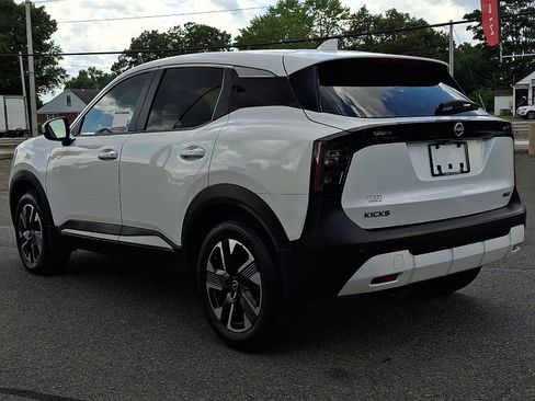 Certified 2025 Nissan Kicks SV AWD/4WD image 4