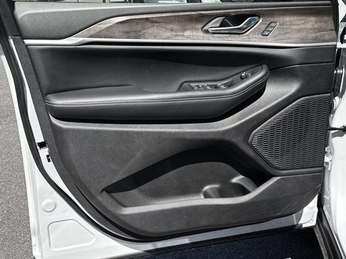 New 2027 Jeep Grand Cherokee Limited AWD/4WD image 10