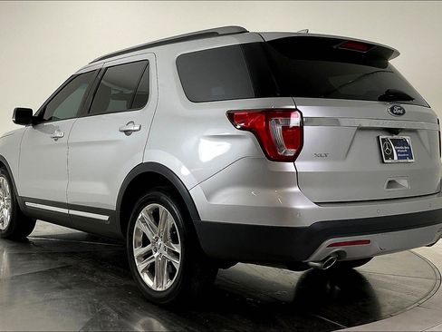 Used 2017 Ford Explorer XLT w/ Equipment Group 202A image 3