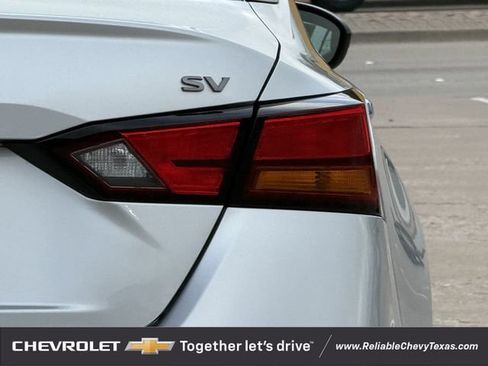 Used 2024 Nissan Altima 2.5 SV FWD image 8