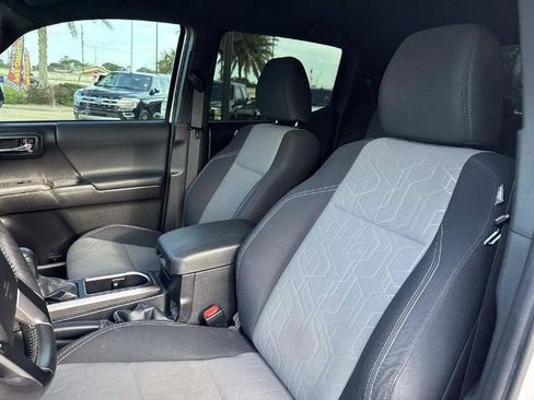 Used 2022 Toyota Tacoma TRD Off-Road w/ Technology Package image 19