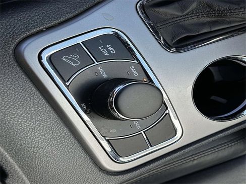 Used 2018 Jeep Grand Cherokee Limited image 23