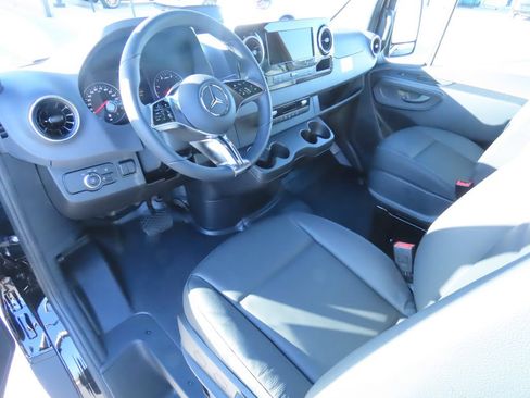 Used 2025 Mercedes-Benz Sprinter 3500 image 10