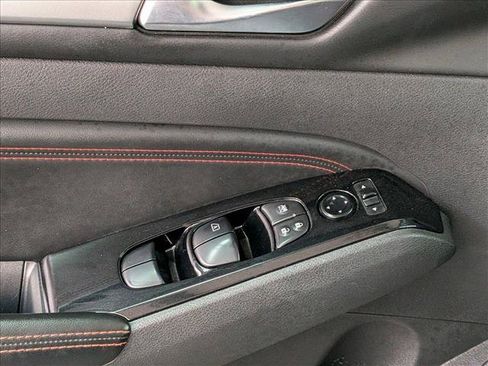 Used 2023 Nissan Altima 2.5 SR FWD image 11
