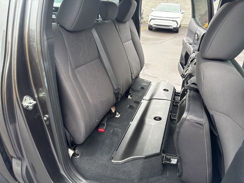 Used 2016 Toyota Tacoma TRD Off-Road w/ Towing Package image 17