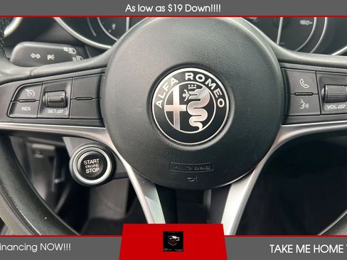 Used 2018 Alfa Romeo Giulia image 15