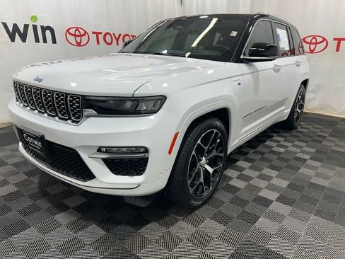 Used 2023 Jeep Grand Cherokee Summit AWD/4WD image 3