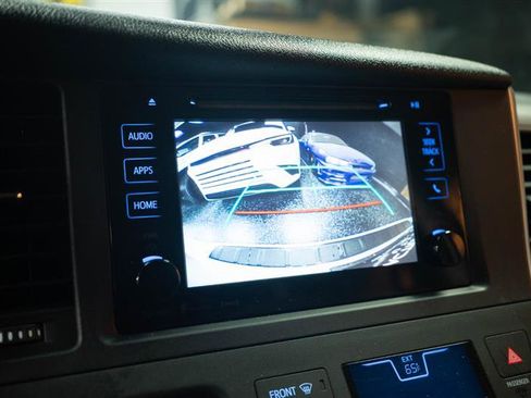 Used 2017 Toyota Sienna LE w/ Preferred Accessory Package FWD image 23