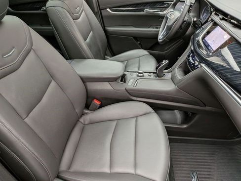 Certified 2024 Cadillac XT6 Premium Luxury w/ LPO, Floor Liner Package AWD/4WD image 23
