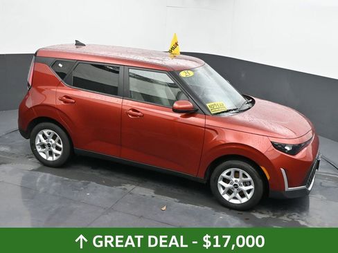 Used 2025 Kia Soul LX w/ LX Technology Package FWD image 39