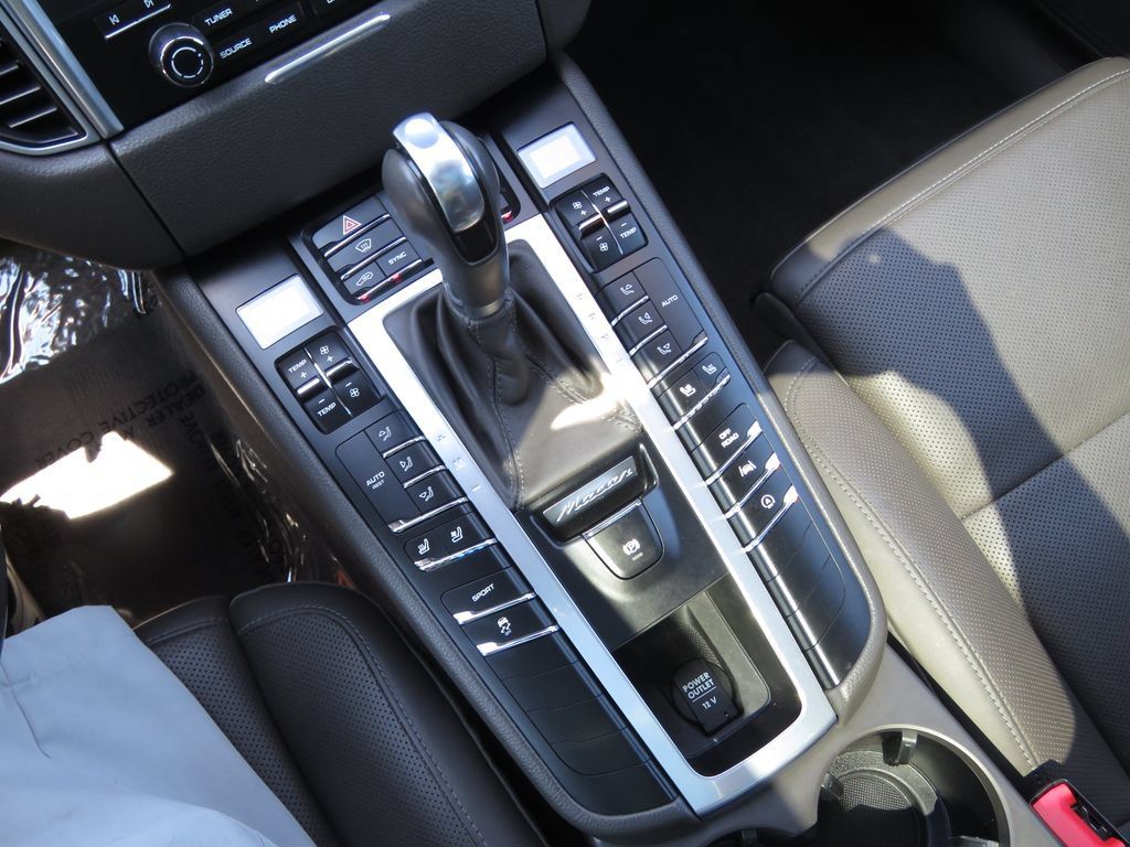 Used 2018 Porsche Macan Sport Edition AWD/4WD image 24