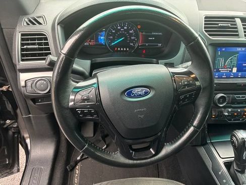 Used 2018 Ford Explorer XLT w/ Equipment Group 202A FWD image 11