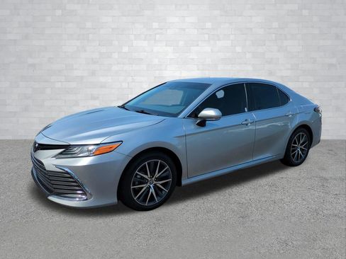 Used 2024 Toyota Camry XLE FWD image 10