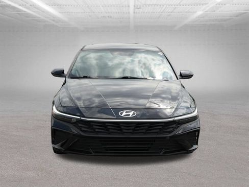 Used 2025 Hyundai Elantra Sport FWD image 2