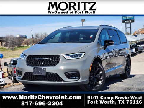 Used 2025 Chrysler Pacifica Limited image 34