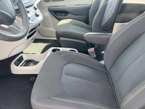 Used 2023 Chrysler Voyager LX FWD image 20