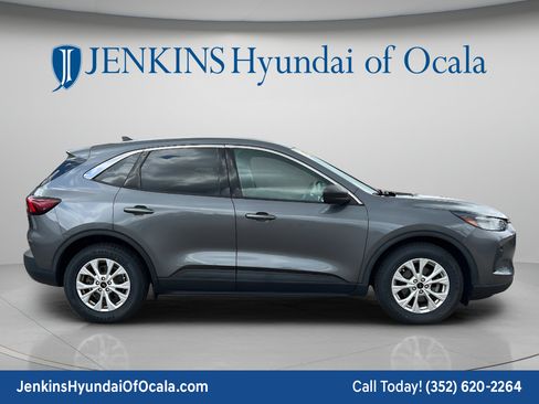 Used 2023 Ford Escape Active w/ Cold Weather Package FWD image 2