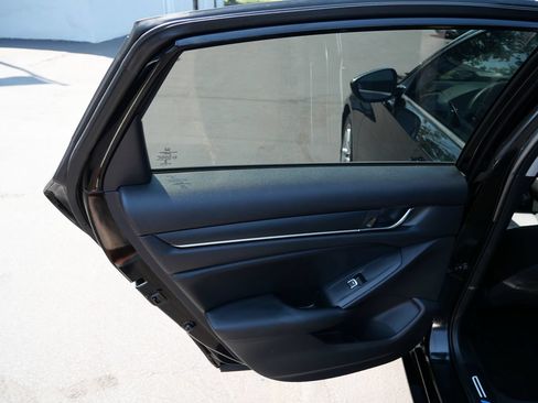 Used 2018 Honda Accord LX image 17