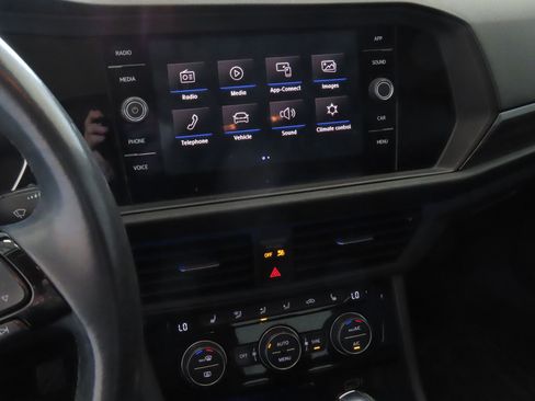 Used 2019 Volkswagen Jetta SEL image 19