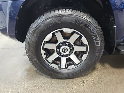 Used 2020 Toyota 4Runner TRD Off-Road Premium w/ Moonroof Package AWD/4WD image 9