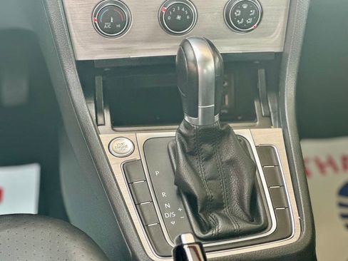 Used 2017 Volkswagen Golf Wolfsburg Edition image 14