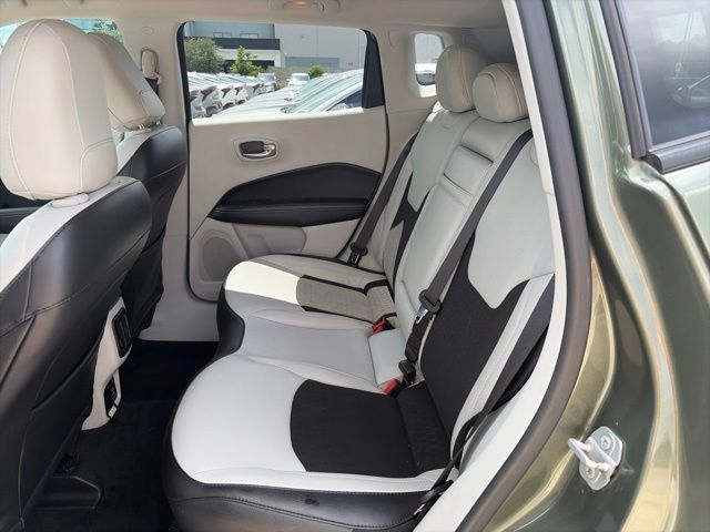 Used 2019 Jeep Compass Latitude FWD image 9