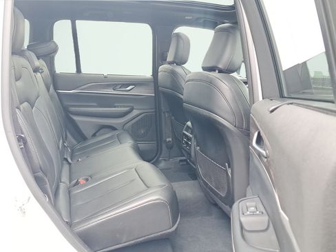 Used 2024 Jeep Grand Cherokee Limited w/ Luxury Tech Group II AWD/4WD image 14