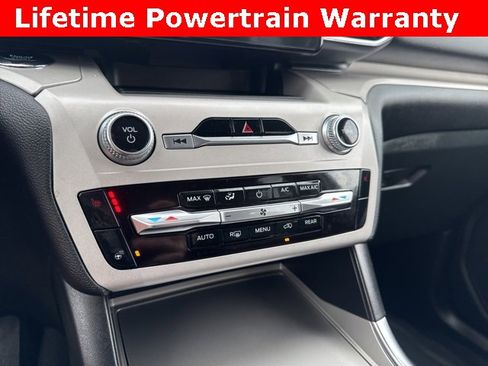 Used 2024 Ford Explorer XLT w/ Equipment Group 202A image 5