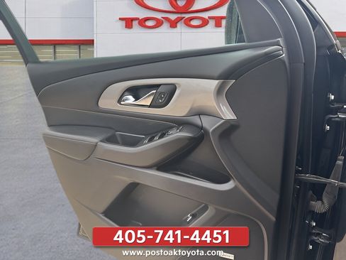 Used 2021 Chevrolet Traverse RS FWD image 33