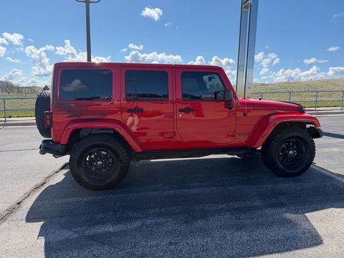 Used 2017 Jeep Wrangler Unlimited Sahara AWD/4WD image 6