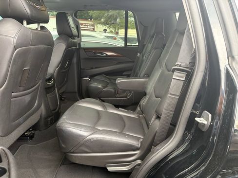 Used 2019 Cadillac Escalade Luxury w/ LPO, Radiant Package RWD image 7