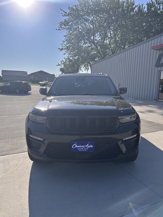 Used 2023 Jeep Grand Cherokee Limited w/ Black Appearance Package AWD/4WD image 8