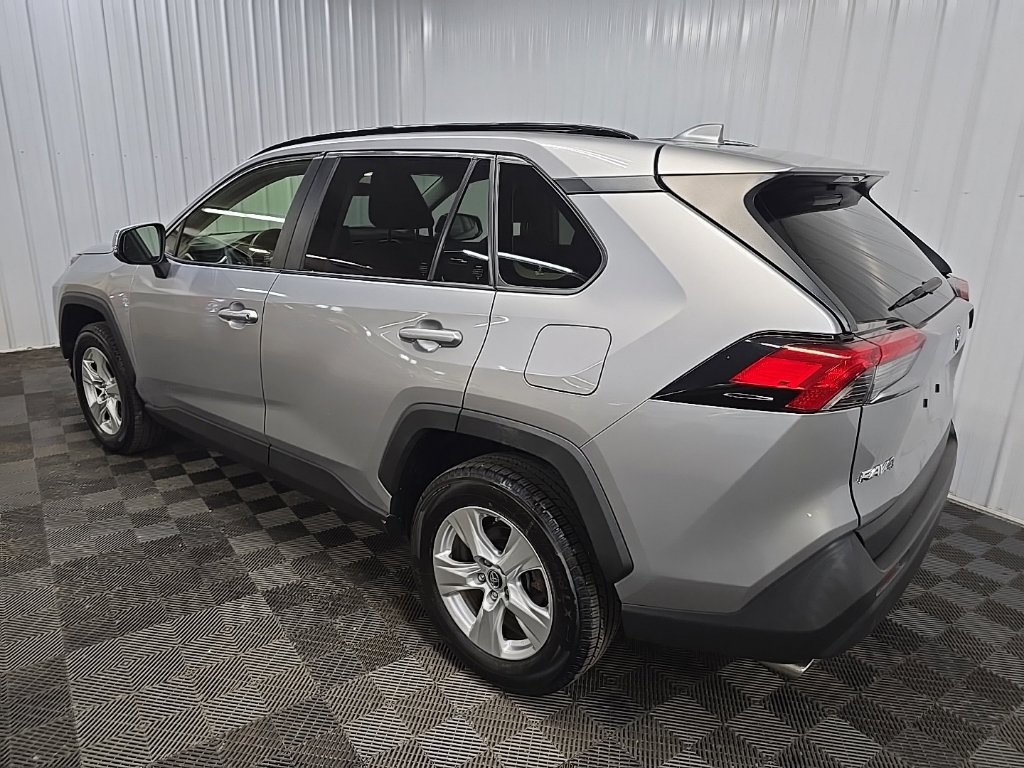 Used 2019 Toyota RAV4 XLE AWD/4WD image 9