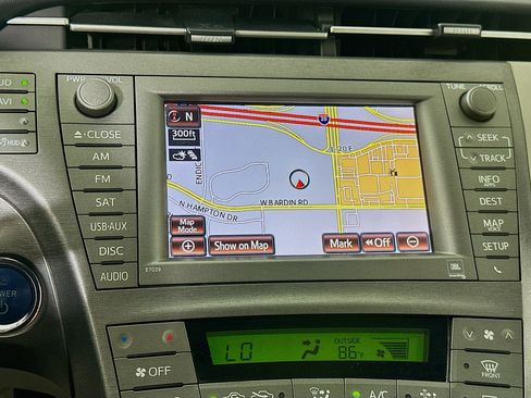 Used 2015 Toyota Prius Five w/ Advanced Technology Package FWD image 19