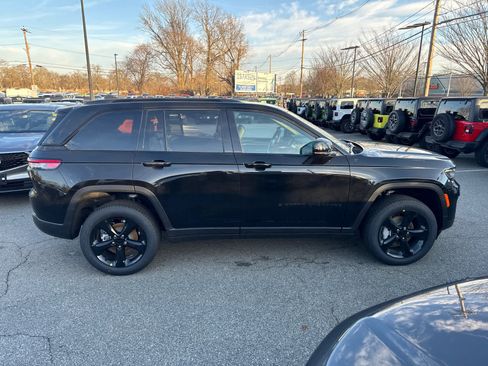 New 2025 Jeep Grand Cherokee Limited w/ Black Appearance Package image 7
