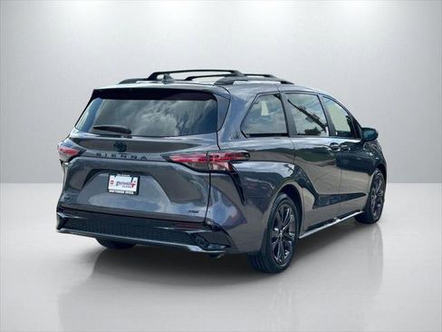 Certified 2025 Toyota Sienna XSE FWD image 5