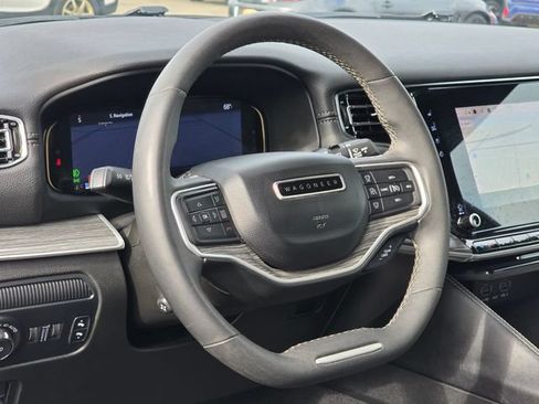 Used 2024 Jeep Wagoneer Series II w/ Flexible Seating Group RWD image 15