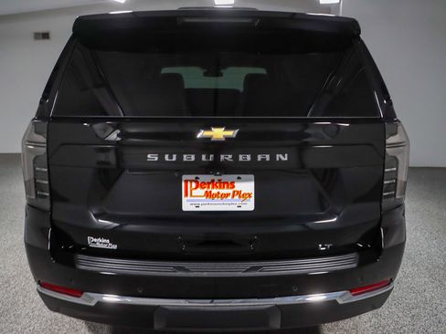 Used 2025 Chevrolet Suburban LT w/ Comfort Package image 8