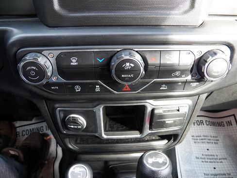 Used 2022 Jeep Wrangler Sport image 29