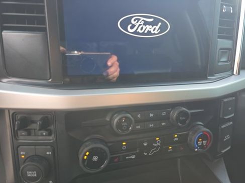 Used 2024 Ford F250 XLT w/ Black Appearance Package AWD/4WD image 14