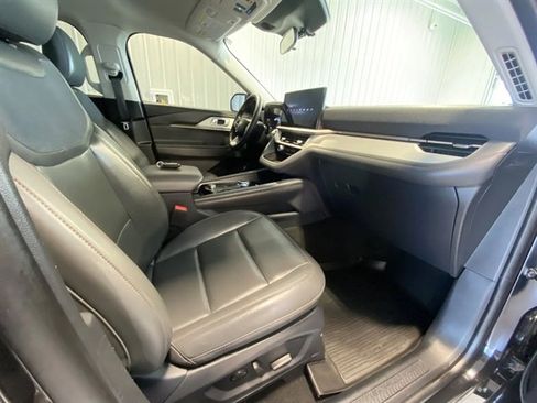 Used 2025 Ford Explorer Active w/ Active Comfort Package image 27