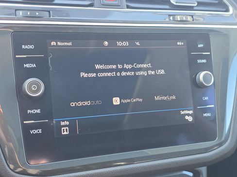 Used 2020 Volkswagen Tiguan SE w/ Panoramic Sunroof Package image 12