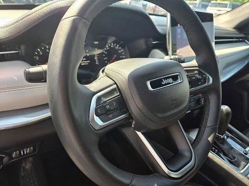 Used 2025 Jeep Compass Limited AWD/4WD image 16