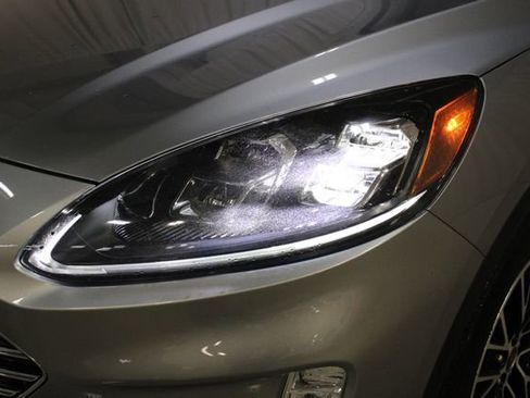 Used 2022 Ford Escape Titanium image 33