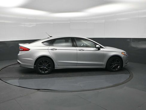 Used 2018 Ford Fusion SE w/ Equipment Group 201A FWD image 9