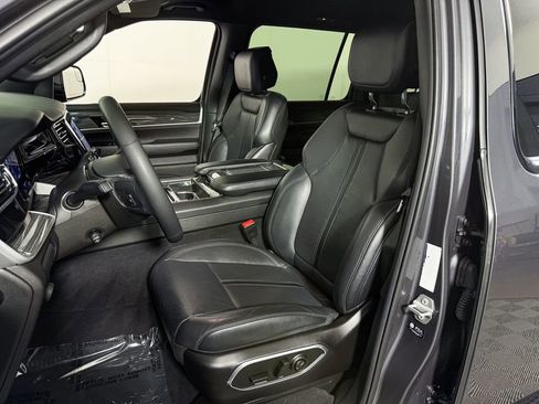 Used 2022 Jeep Wagoneer Series III AWD/4WD image 16