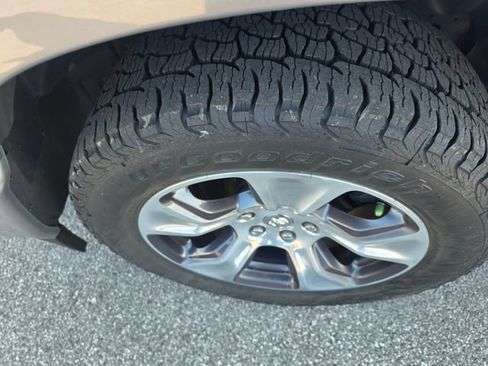 Used 2022 RAM 1500 Laramie AWD/4WD image 9
